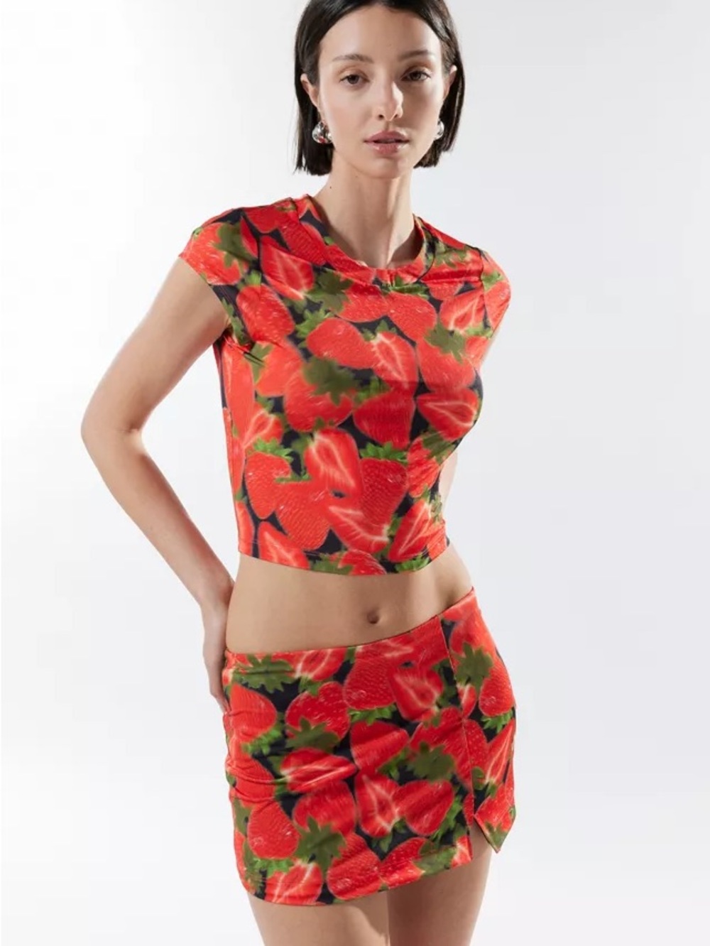 NWOT UO silence + noise Ayla Strawberry-Print Mini Skirt